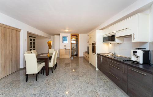 Lovely Apartment In Sibenik