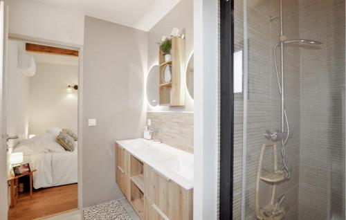 a bathroom with a sink and a shower at Gorgeous Home In Ille-Sur-Têt in Ille-sur-Têt