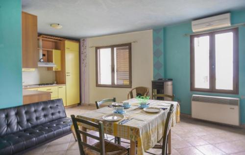 Posezení v ubytování Cozy Apartment In Ilbono With Wifi