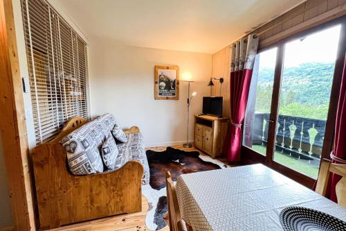 Comfortable studio with pool and view