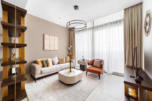Chic 1-Bed Near Marina Promenade - 5 min to Tram