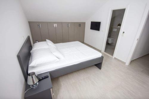 Ένα ή περισσότερα κρεβάτια σε δωμάτιο στο Apartment Viola 1