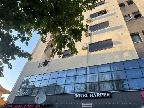 Το κτήριο όπου στεγάζεται  το ξενοδοχείο διαμερισμάτων