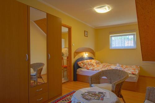 Ένα ή περισσότερα κρεβάτια σε δωμάτιο στο Beautiful accommodation with garden