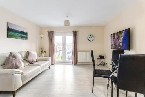 a living room with a couch and a table at Lovely Two Bed detached house with Parking in Tipton