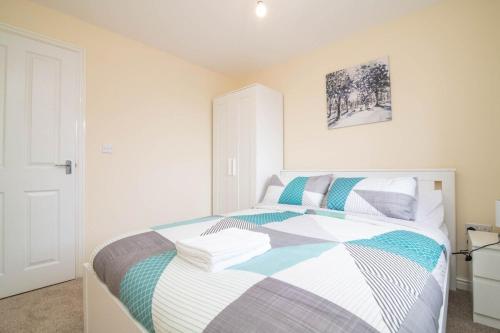 a bedroom with a bed with a colorful blanket at Quiet and Lovely 3-bed house parking and garden in Wolverhampton