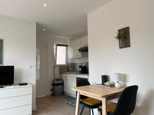 Studio Juan les Pins balcon 10min plage