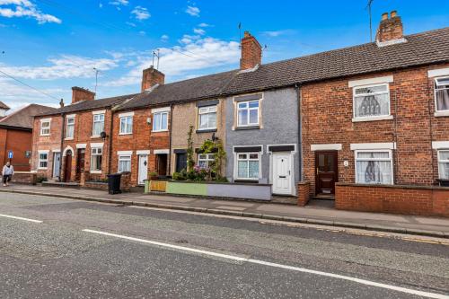 a row of brick houses on a street at Modern 2-Bed Home Walk to Ashby Town Centre in Ashby de la Zouch