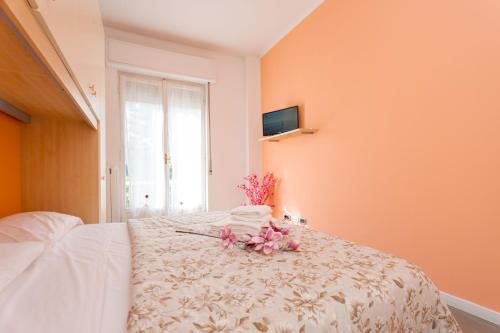 a bedroom with a bed with flowers on it at Station's Apartments Bergamo in Bergamo