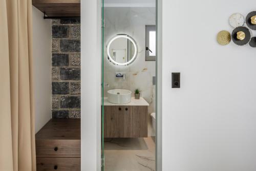 a bathroom with a sink and a mirror at Sunny Drops Villas by Estia in Balíon
