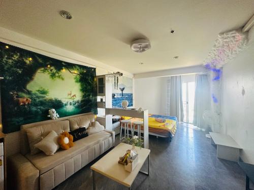 Posezení v ubytování Beach Seaview Jomtien-tub, projector, high speed Wi-Fi