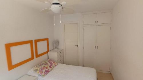 Ένα ή περισσότερα κρεβάτια σε δωμάτιο στο APTO GAVINA PLAZA TRIANGULAR , A Pié De PLAYA LEVANTE