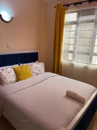 Un pat sau paturi într-o cameră la Bella Homes Thika Town
