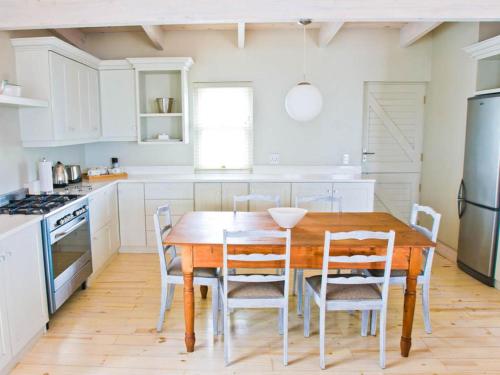 Kuchyň nebo kuchyňský kout v ubytování The Cottage Collection Paternoster