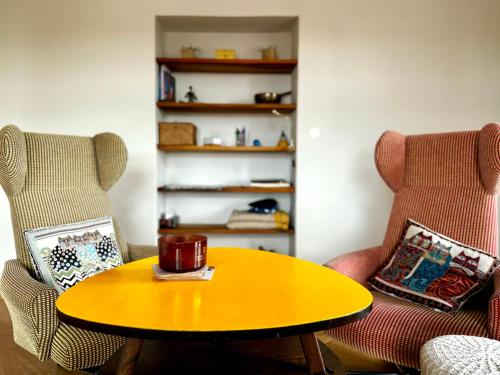 Photo de la galerie de l'établissement KNK Vibrant Central Spacious Hideaway, à Hradec Králové