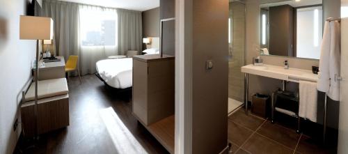 Un ou plusieurs lits dans un hébergement de l'établissement AC Hotel by Marriott Marseille Prado Vélodrome
