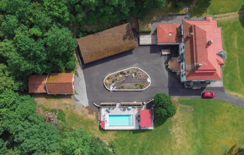 an overhead view of a house with a swimming pool at Cozy Apartment In Alingsås in Alingsås