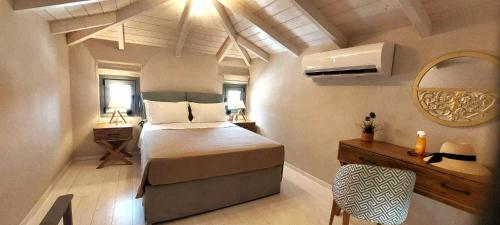 a small bedroom with a bed and a mirror at PargaMondo Countryliving in Parga