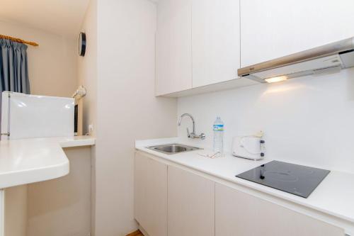 Kuchyň nebo kuchyňský kout v ubytování Siesta Mar Private Apartment 53 Cala'n Porter 3 bed