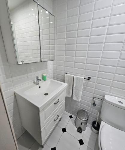 Five Room Family Flat Near Ramblas