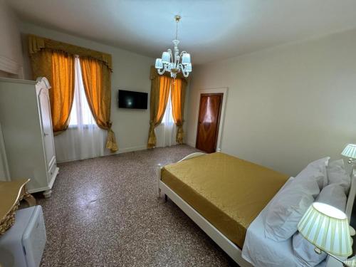 Cama o camas de una habitación en Palazzo Titti Rialto Suites
