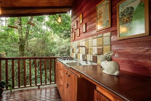 Un balcón o terraza de Tominejo Ecolodge - Casas en los árboles