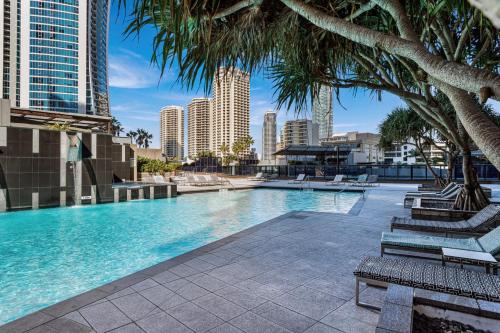 Πισίνα στο ή κοντά στο Coastal Skyline Luxury Suite