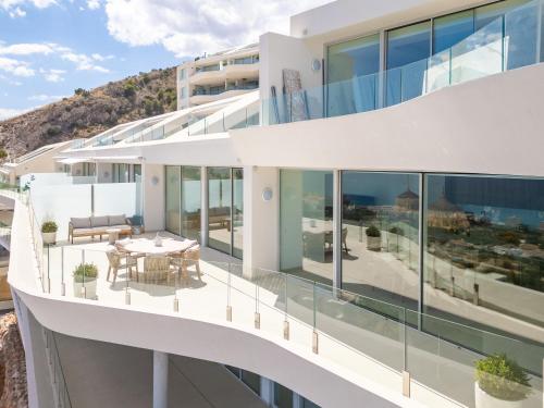 Panoramic sea view 4 Bedroom stupa Duplex with Jacuzzi