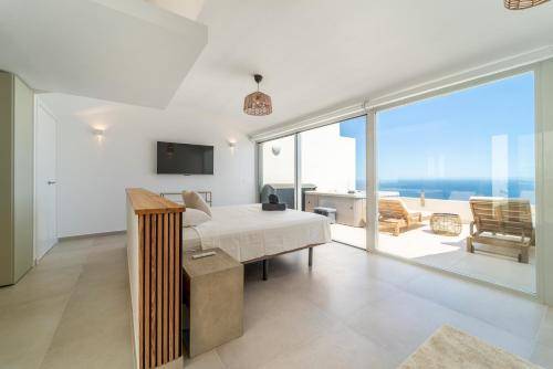 Panoramic sea view 4 Bedroom stupa Duplex with Jacuzzi