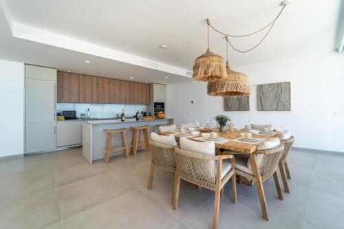 Panoramic sea view 4 Bedroom stupa Duplex with Jacuzzi