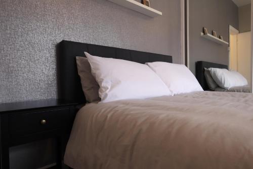 2-Bedroom House, Free Parking, High Speed Wi-Fi, Swinton Manchester photo 10