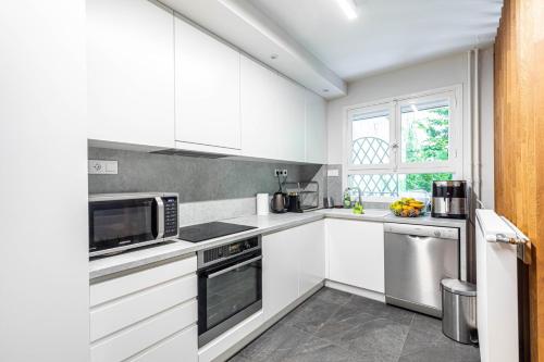 Photo de la galerie de l'établissement GuestReady - Luxe Living near Place du Trocadéro, à Paris