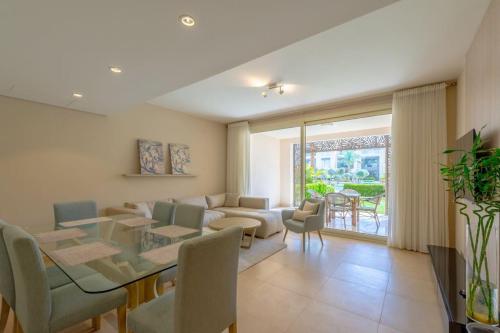 Stylish Gouna Escape 2BR Mangroovy Beach Pool Access