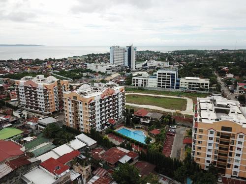 Nespecifikovaný výhled na destinaci Davao nebo výhled na město při pohledu z aparthotelu
