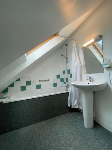 a bathroom with a sink and a bath tub at Gite - Val Couesnon in Saint-Ouen-de-la-Rouërie