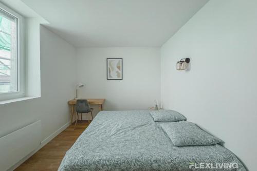 Postel nebo postele na pokoji v ubytování Flexliving - Room - Henri Sellier - Suresnes 92
