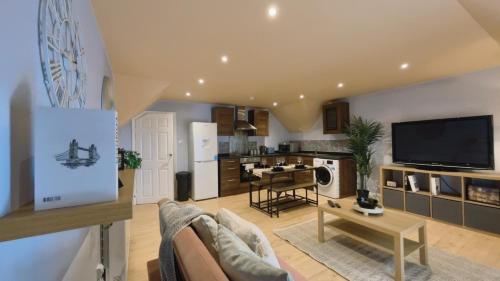 Μια τηλεόραση ή/και κέντρο ψυχαγωγίας στο Birmingham City Stay Apartments