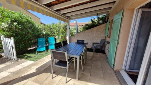 MARINES DU ROUSSILLON Villa en duplex très calme en résidence privée avec piscine - M65