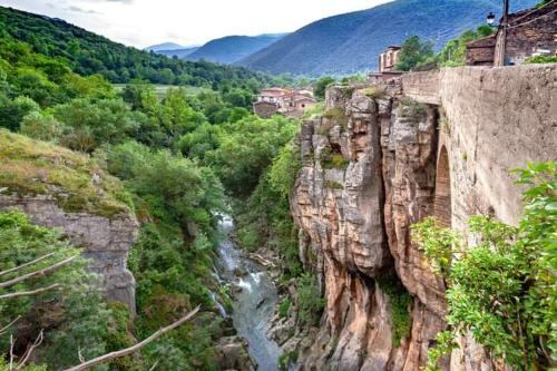 a view of a canyon with a river flowing through it at Anguiano Habitaciones rurales con baño privado in Anguiano