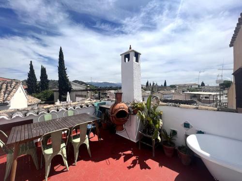 Cosy House, Sunny Terrace, Amazing Views & Outdoor Bathtub!