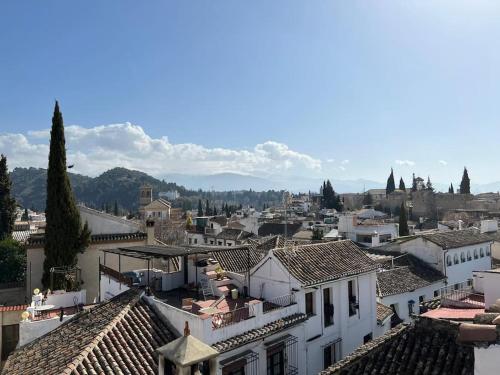 Fotografia z galérie ubytovania Cosy House, Sunny Terrace, Amazing Views & Outdoor Bathtub! v destinácii Granada