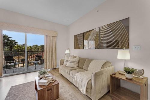 Χώρος καθιστικού στο Elegant 1BR Suite near Universal