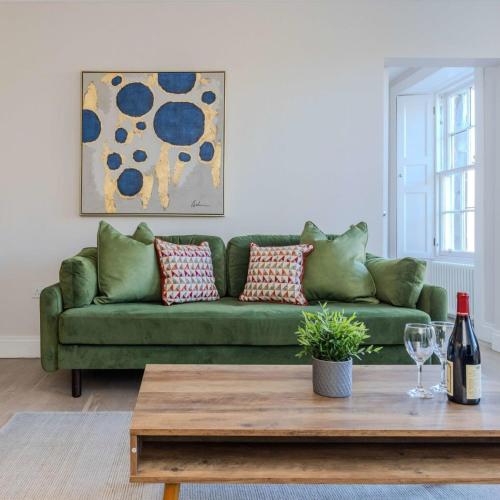 Dragon Suites - Edinburgh City Centre 2 Bed Apartment photo 4