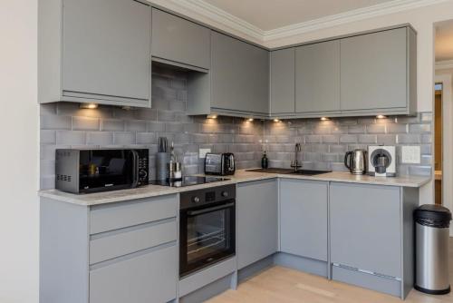 Dragon Suites - Edinburgh City Centre 2 Bed Apartment photo 5