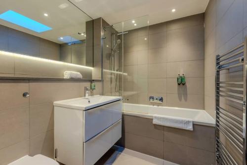 Dragon Suites - Edinburgh City Centre 2 Bed Apartment photo 8