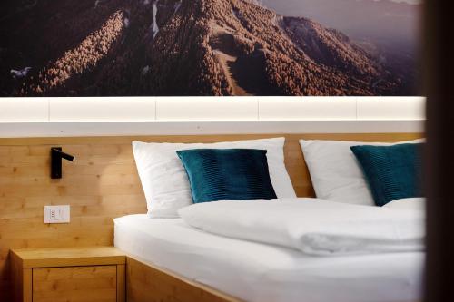 two beds in a room with a picture on the wall at Kriendl Nr 1 in Valdaora