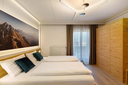 a bedroom with two beds and a painting on the wall at Kriendl Nr 1 in Valdaora