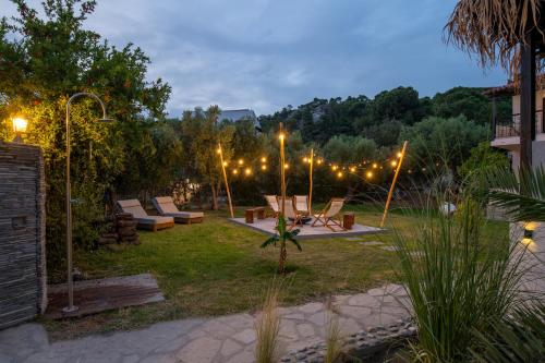 Κήπος έξω από το Kynthia Hotel - Adults Only