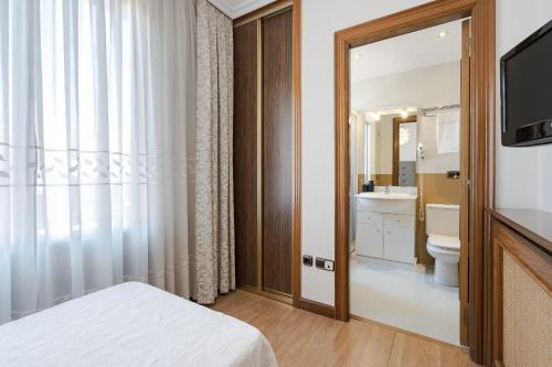 Ένα ή περισσότερα κρεβάτια σε δωμάτιο στο Hotel Eurowest