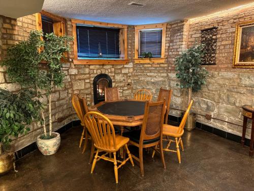 a dining room with a table and chairs at Inspiring Grotto Sleeps 10-20 Free TV & Parking in Chicago
